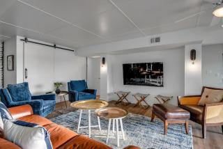 The Shorewood Lakeside Oasis, Pet-Friendly Getaway - 5