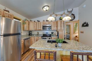 Scenic Murphy Cabin with Hot Tub, Fire Pit and Views - Murphy - 4