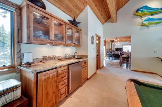 One Moose Lodge with Hot Tub in Tahoe Donner - Truckee - 3