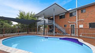 Dive Into This Family Holiday Home - 0