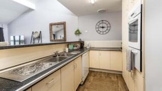 Beautiful Townhouse With Water Views - Sandstone Point - 1