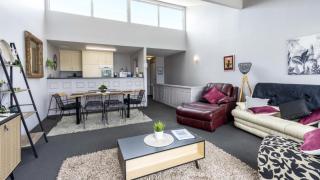 Beautiful Townhouse With Water Views - Sandstone Point - 6