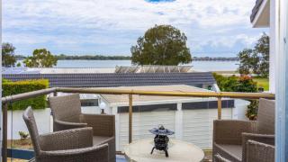 Beautiful Townhouse With Water Views - Sandstone Point - 8