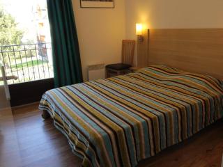 Appartement T2 avec Balcon, Parking et WiFi - Proche Thermes et Centre ville, 4 pers. - FR-1-313-222 - Luchon - 8