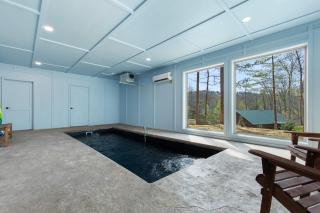 Smoky Poolside Chalet - 2