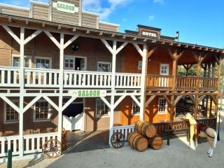 El Paso City, Zlatibor - Unique Wooden Cottages, Treehouse, Wild West Rooms, accommodation 1-6 people - Zlatibor - 3