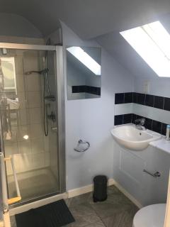 Hendon Central, Private room ensuite - 3