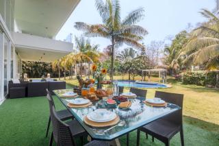 Villa Capri by StayVista - Featuring a swimming pool, mountain view, snooker table, and a relaxing jacuzzi - Alibaug - 6