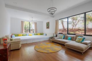 Villa Capri by StayVista - Featuring a swimming pool, mountain view and snooker table - 2