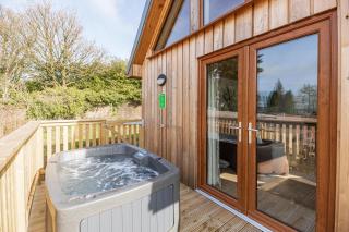 Kestrel Lodge 3 with Hot Tub - 4