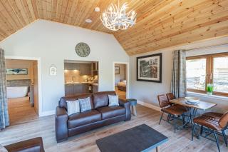 Osprey Lodge 1 with Hot Tub - 1