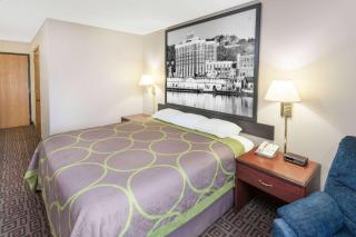 Super 8 by Wyndham Muscatine - Muscatine - 2