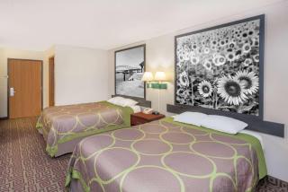 Super 8 by Wyndham Muscatine - Muscatine - 4