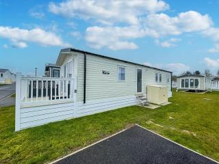 8 Berth Caravan With Decking And Wifi At Broadland Sands Park Ref 20064Cf - Hopton on Sea - 8