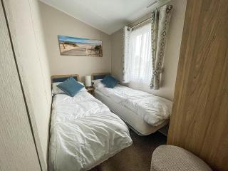 8 Berth Caravan With Decking And Wifi At Broadland Sands Park Ref 20064Cf - Hopton on Sea - 2