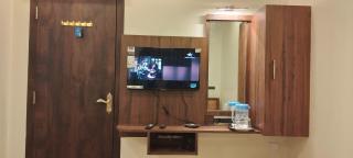 Shine Hospitality Palace - 1