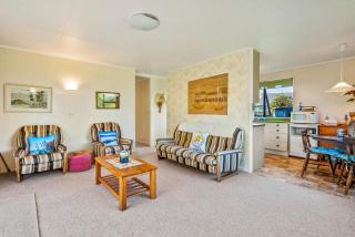Waikanae Waves - Waikanae Beach Holiday Home - 7
