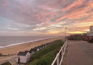 Flat 1 Beach House 4 East Cliff - Southwold - 1