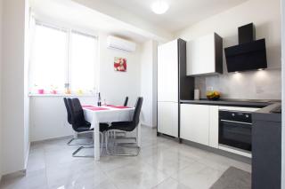 Ines Apartment with balcony and view - 8