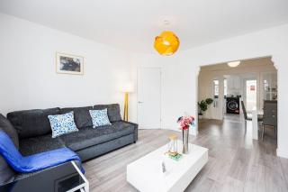 Stunning 2 Bed House with Parking in Dagenham - Goodmayes - 4