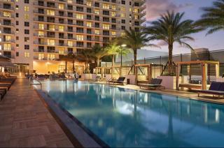 Luxury Condo with Jacuzzi and Amenities - Hollywood - 5