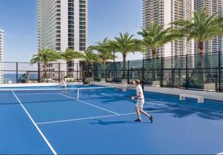 Luxury Condo with Jacuzzi and Amenities - Hollywood - 1