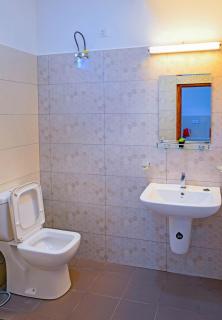 Lake Red 6 Apartments & Hotel - Nugegoda - 3