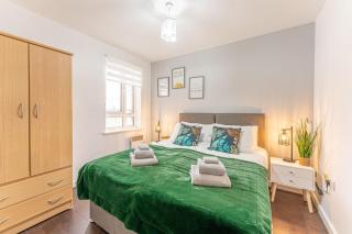 CONTRACTORS & RELOCATION Friendly City Centre Flat - Disable People Welcome - Free Parking, Fast Wifi, Smart TV And 2 Bathrooms, 7min walk from Train Station! - Coventry - 0