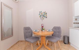 1 Bedroom Amazing Apartment In Vodice - Vodice - 7