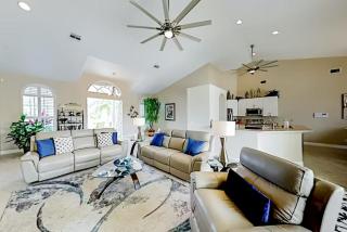 Gulf Access and Canal Views, Heated Pool, Sleeps 6 - Villa Aqua Oasis - Roelens Vacations - 6