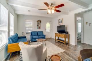 Charleston Home w/ Porch - 3 Mi to Folly Beach! - 7
