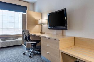 Quality Inn & Suites - Oakville - 2