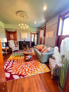 Private Bedroom Suite 2 in Spacious House City Views - 9
