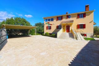 Holiday house with a swimming pool Sisan, Medulin - 20775 - Ližnjan - 0
