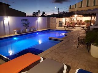 NEW! Villa de Leon, suitable for 14 persons. 5 bedrooms, 5 bathrooms - Palm-Eagle Beach - 0