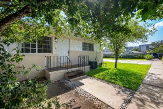 3 BR Smart home, close to airport, Fast WiFi, Patio, Grill & Free private parking - Miami - 7