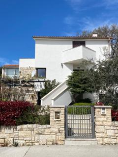 Apartments Lodra - 1