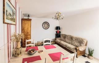 Amazing Home In Péronne With Kitchen - 9