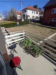 Apartman Bor s velikom terasom idealan za boravak s obitelji - 2