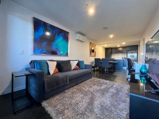 Midnight Luxe 2BR 2Bath Apartment 408 in the heart of Braddon Pool Sauna L4 Views Secure Parking Wine WiFi - 7