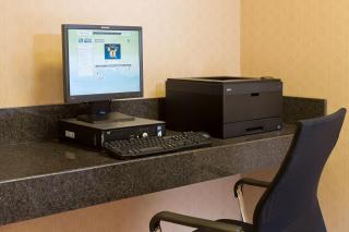 MainStay Suites Appleton Airport - Fox River Mall Area - 1