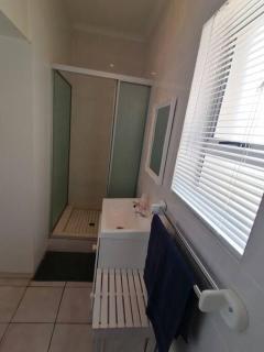 La Mer, a beautiful beachfront home in Sandbaai - 9