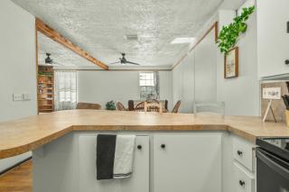 Circle Overlook-Downtown Apartment Stay - 5