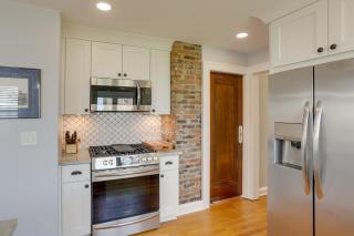 Chic Home with Deck, Walk to Lake Erie! - 2