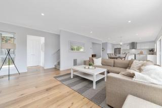 Rosebud Lovely House 2 - Mornington Peninsula 4 BR 3 Bath 2 story holiday house - BBQ - Beach - Hot spring - Rosebud - 0