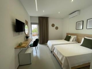 Helen's Seaside Resort - 6