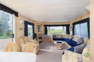 Orchard View Retreat - Dog friendly, enclosed private garden with weather dependant hot tub - Not on a holiday park - Little Clacton - 9