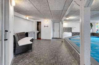 Child-Friendly Cottage With Large Indoor Pool - 3