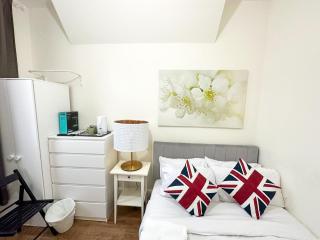 Pink Door Guesthouse - Londra - 2