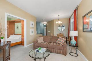 Corner Unit in the middle of it all - 99 Walkscore - 7